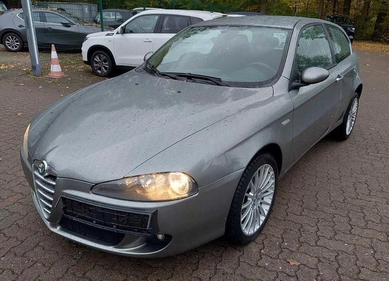 Grau Gebraucht 2006 Alfa Romeo 147 Kleinwagen | 3.900 € (Teuer) - Bild 1/4