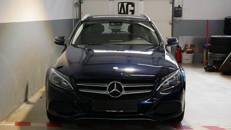 Gebraucht Mercedes C250 204 PS (150 kW) 2016 Blau Kombi