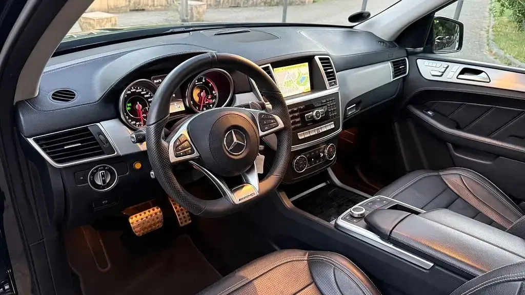 Gebraucht Mercedes ML63 AMG AMG 525 PS (386 kW) 2012 Schwarz SUV