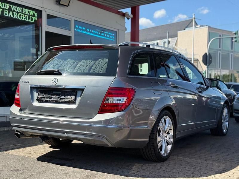 Second-hand Mercedes C250 204 CP (150 kW) 2012 Argintiu Berlinǎ