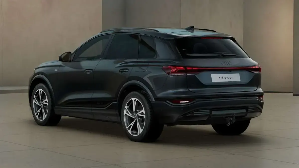 Neu Audi Q6 e-tron Performance 225 kW (306 PS) 2026 Manhattangraumetallic SUV