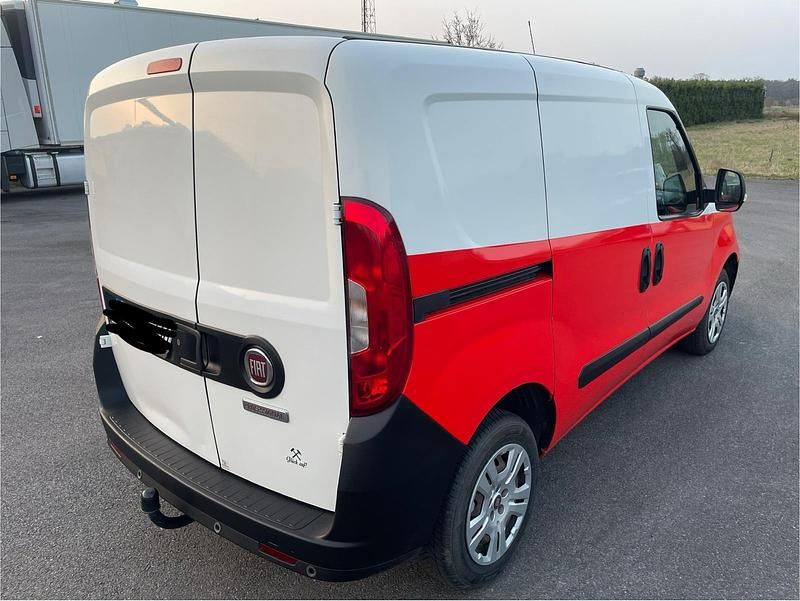 Gebraucht Fiat Doblò 95 PS (69 kW) 2018 Weiß Van / Kleinbus