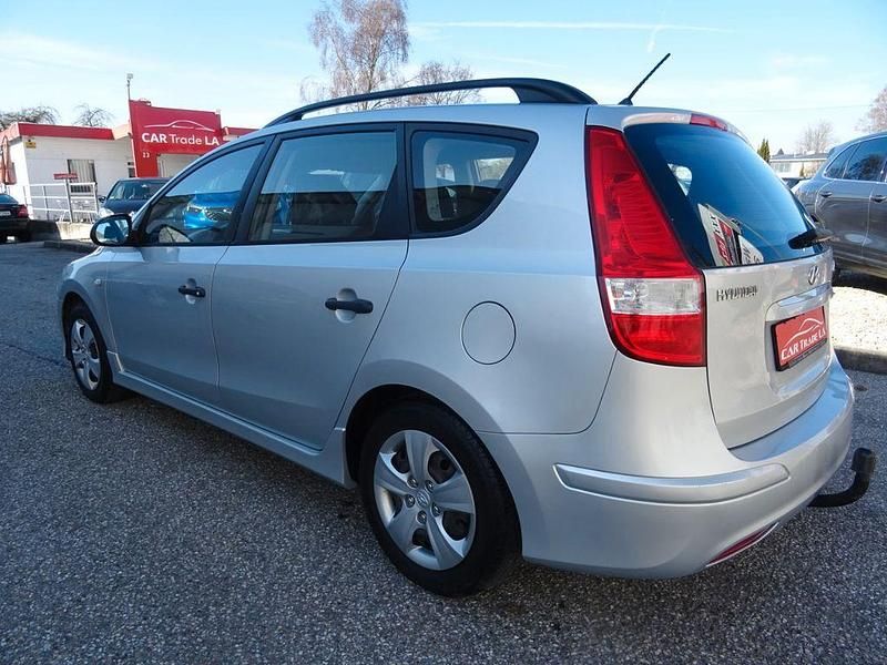 Gebraucht Hyundai i30 Edition 109 PS (80 kW) 2011 Silber Kombi