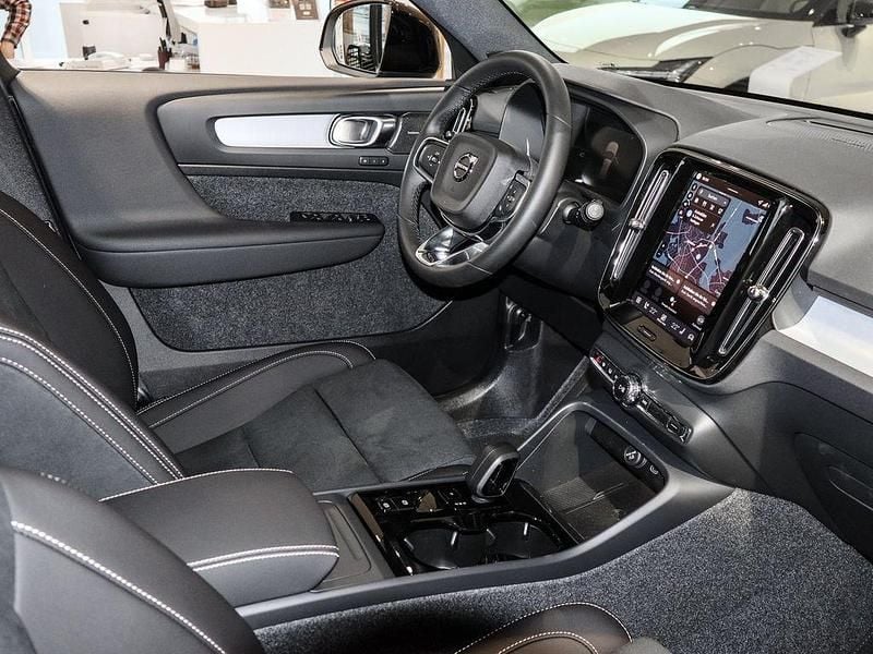 Nowe Volvo XC40 Plus 197 KM (144 kW) 2026 Niebieski SUV