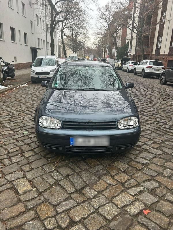 Grau Gebraucht 2001 VW Golf Limousine | 1.000 € (Guter Preis) - Bild 1/4