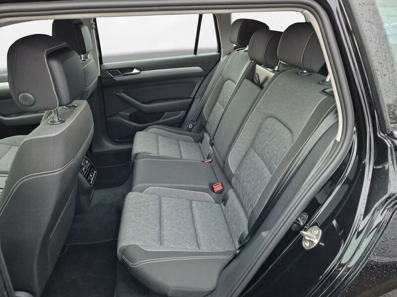 Gebraucht VW Passat Business 150 PS (110 kW) 2023 Deep black perleffekt Kombi
