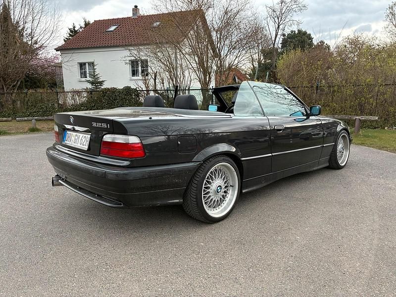 Gebraucht BMW 325 Cabriolet 192 PS (141 kW) 1993 Schwarz Cabrio