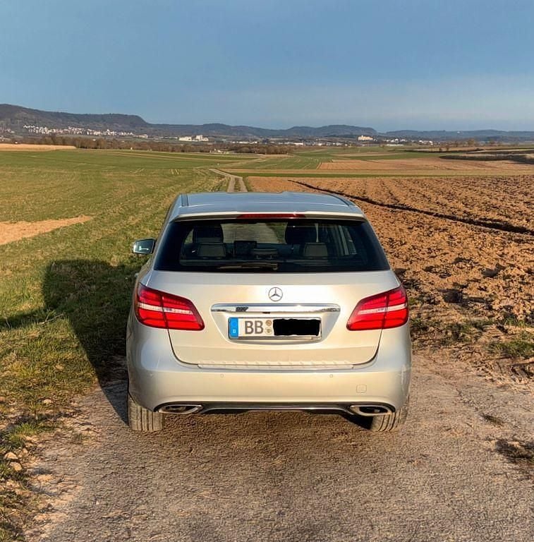 Gebraucht Mercedes B220 184 PS (135 kW) 2018 Silber Van / Kleinbus