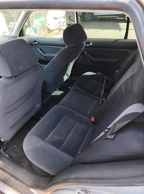 Second-hand VW Golf IV 100 CP (73 kW) 2000 Gri Berlinǎ