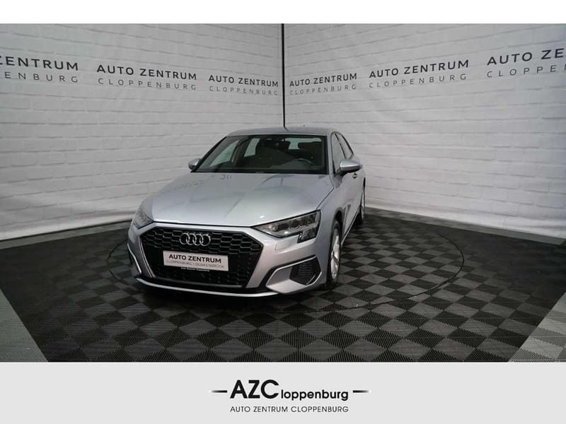 Silber Gebraucht 2022 Audi A3 Sportback Basis Limousine | 22.950 € (Guter Preis) - Bild 1/4