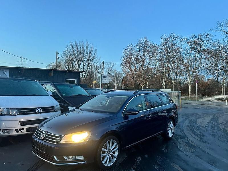 Blau Gebraucht 2012 VW Passat Comfortline Kombi | 4.499 € (Guter Preis) - Bild 1/4