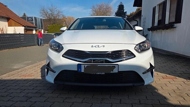 Gebraucht Kia Ceed Vision 120 PS (88 kW) 2022 Weiß Kleinwagen
