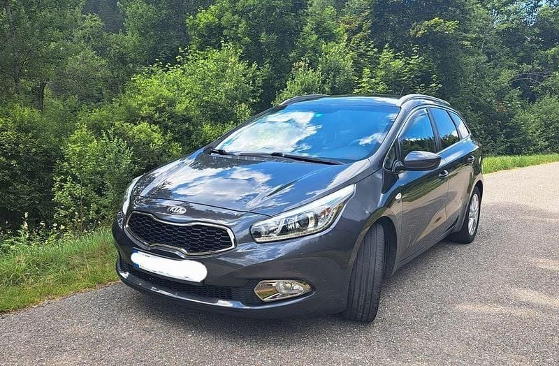 Grau Gebraucht 2014 Kia Ceed Sportswagon Edition 7 Kombi | 7.599 € (Fairer Preis) - Bild 1/4