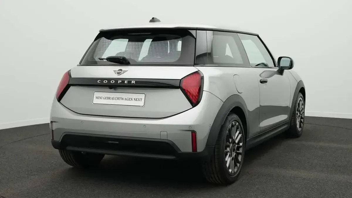 Usata Mini Cooper Classic 156 CV (114 kW) 2024 Grigio Utilitaria