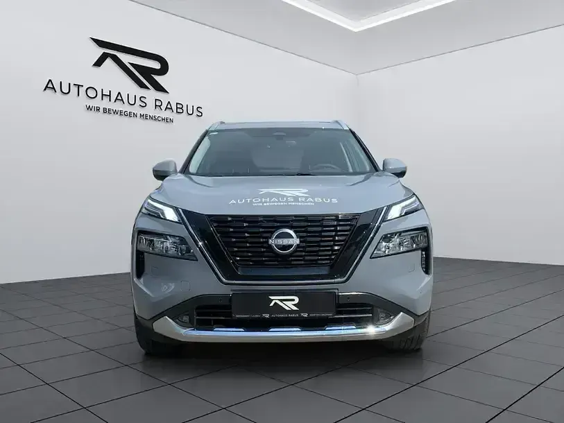Neu Nissan X-Trail Tekna 150 PS (110 kW) 2025 Grau SUV