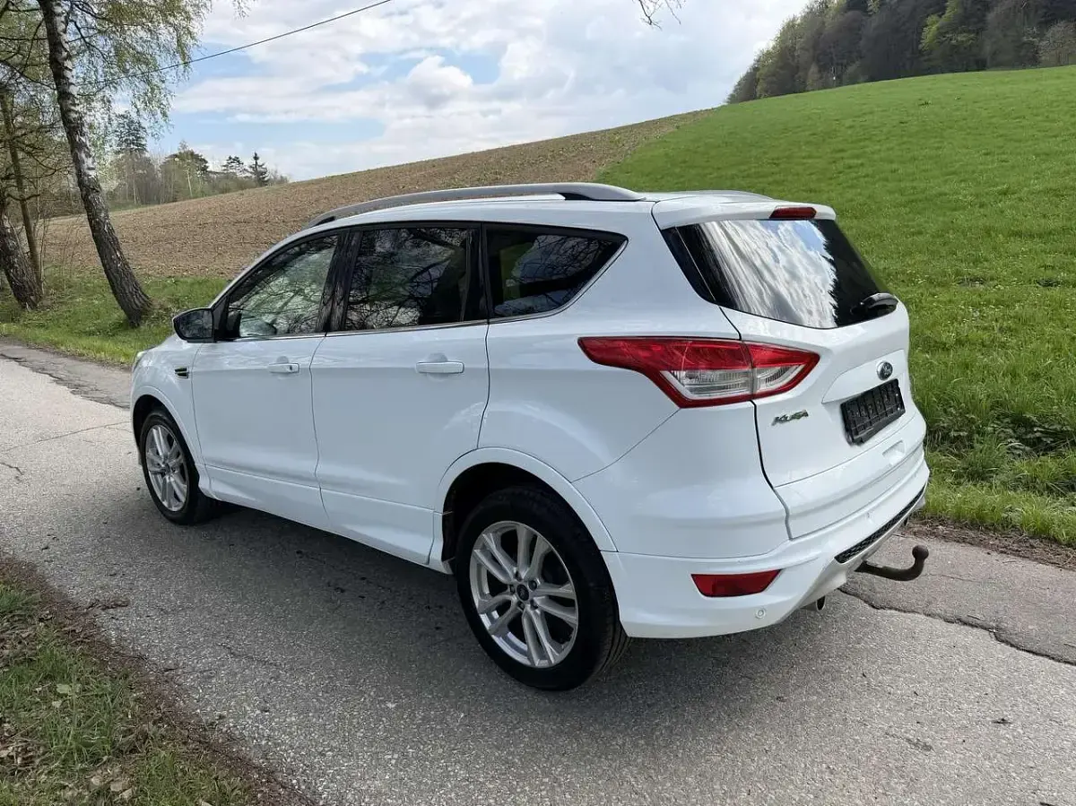 Usado Ford Kuga Titanium 180 HP (132 kW) 2015 Branco SUV