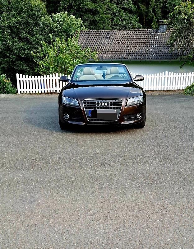 Braun Gebraucht 2011 Audi A5 Cabriolet Cabrio | 8.500 € (Guter Preis) - Bild 1/4
