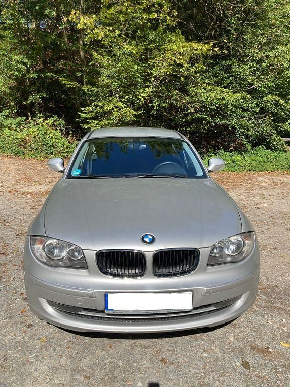 Silber Gebraucht 2010 BMW 116 Kleinwagen | 4.200 € (Fairer Preis) - Bild 1/4