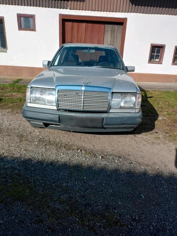 Gebraucht Mercedes 300 113 PS (83 kW) 1990 Silber Kombi