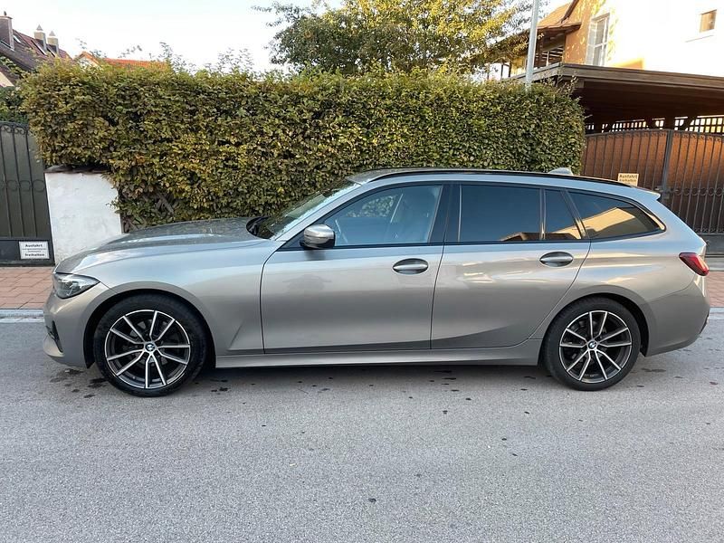 Gebraucht BMW 320 Advantage 190 PS (139 kW) 2022 Grau Kombi