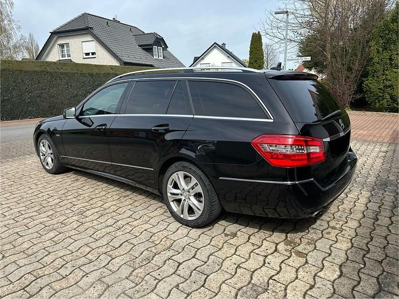 Gebraucht Mercedes E300 Avantgarde 231 PS (169 kW) 2010 Schwarz Kombi