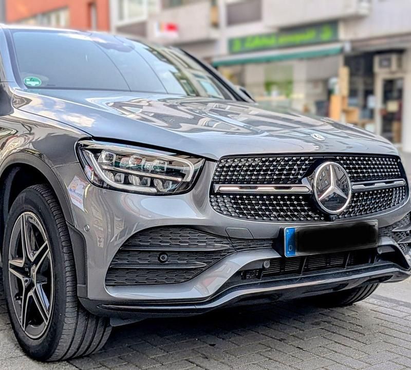 Grau Gebraucht 2024 Mercedes GLC300 Coupé | 50.500 € - Bild 1/4