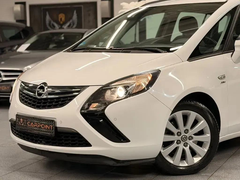 Gebraucht Opel Zafira Tourer Active 165 PS (121 kW) 2014 Schneeweiss/olympic/summit whi Van / Kleinbus