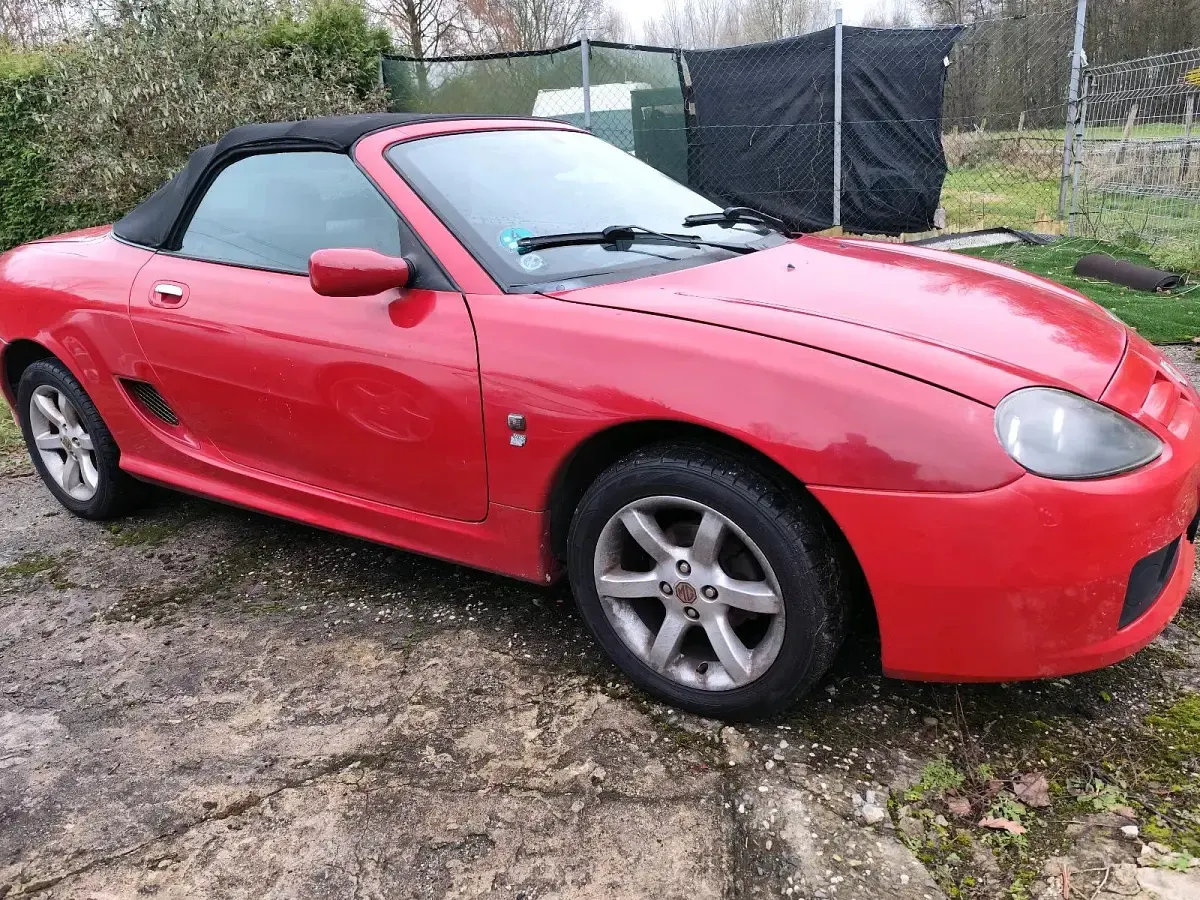 Używany MG TF 136 KM (100 kW) 2002 Czerwony Kabriolet