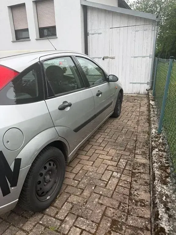 Brugt Ford Focus 101 HK (74 kW) 2003 Sølv Sedan