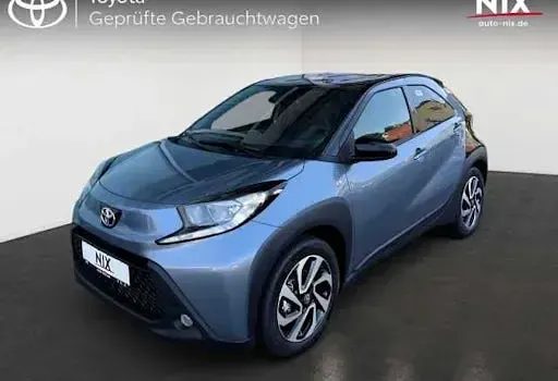 Neu Toyota Aygo X 72 PS (52 kW) 2025 Grau SUV