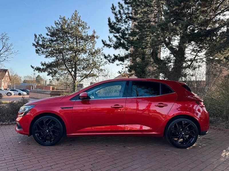 Gebraucht Renault Mégane IV Experience 101 PS (74 kW) 2016 Rot Limousine