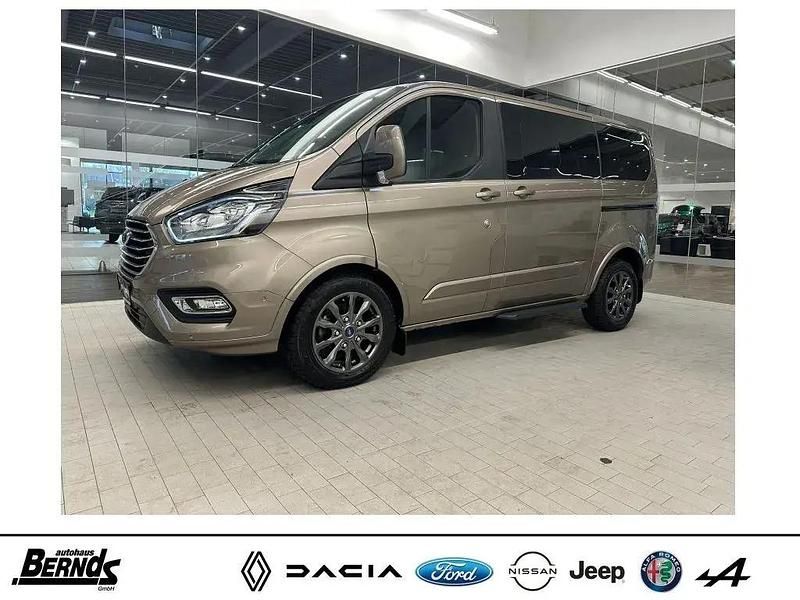 Diffused silver metallic Gebraucht 2022 Ford Tourneo Custom Titanium Van / Kleinbus | 43.860 € - Bild 1/4