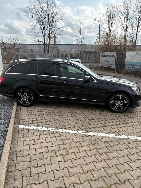 Gebraucht Mercedes C180 156 PS (114 kW) 2013 Schwarz Kombi
