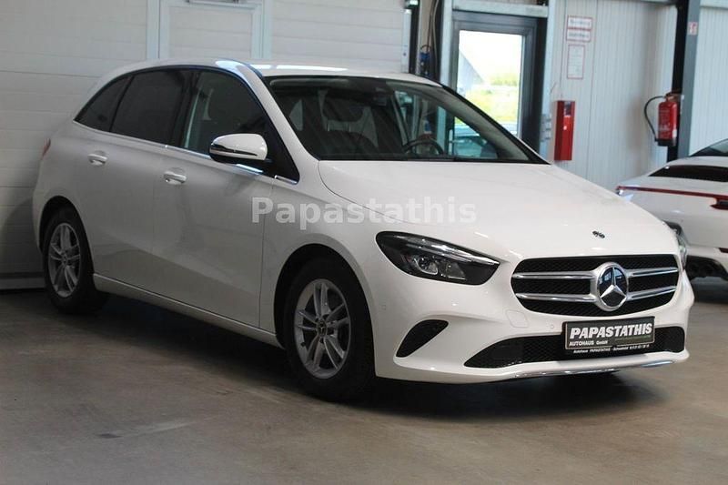 Weiß Gebraucht 2019 Mercedes B180 Style Van / Kleinbus | 20.990 € (Guter Preis) - Bild 1/4