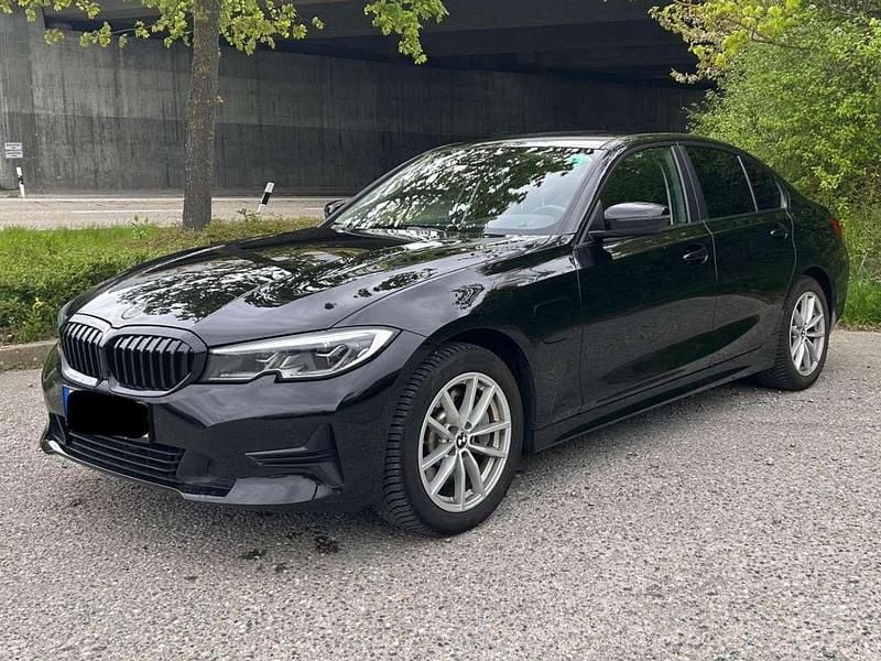 Schwarz Gebraucht 2020 BMW 330e Advantage Limousine | 24.800 € (Superpreis) - Bild 1/4