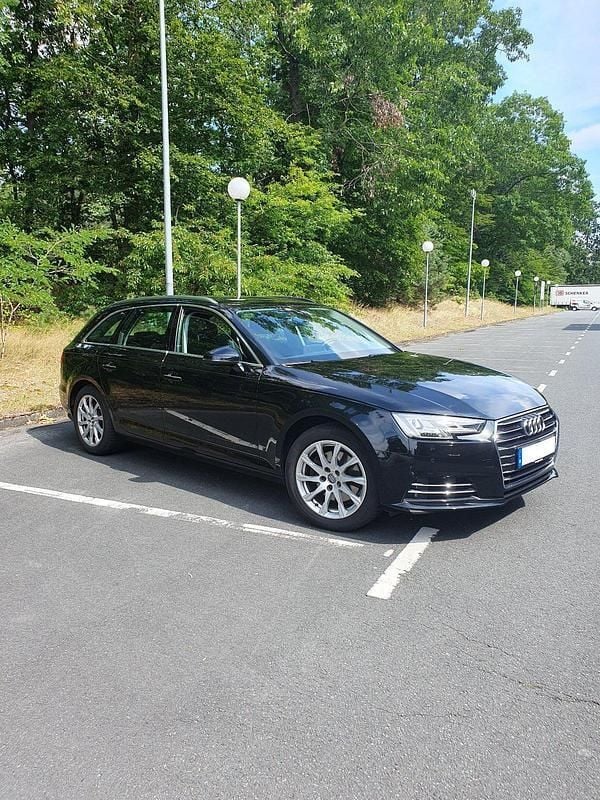 Schwarz Gebraucht 2018 Audi A4 Kombi | 19.700 € (Fairer Preis) - Bild 1/4