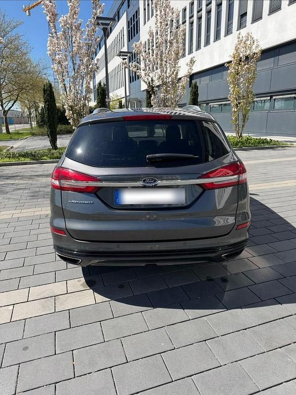 Używany Ford Mondeo Titanium 190 KM (139 kW) 2019 Szary Kombi