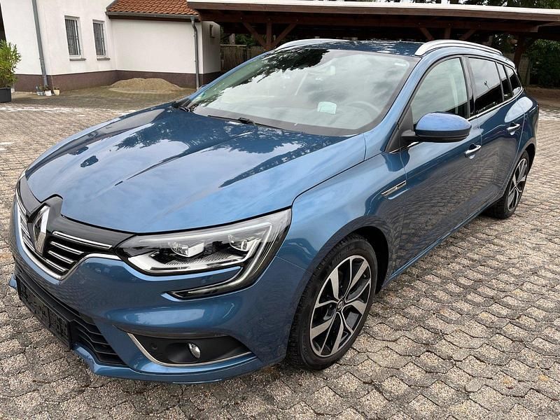 Blau Gebraucht 2018 Renault Mégane GrandTour Bose Edition Kombi | 13.800 € (Fairer Preis) - Bild 1/4