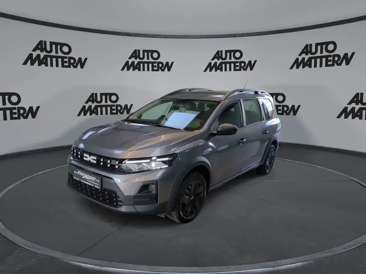Neu Dacia Jogger Essentiel 110 PS (80 kW) 2026 Grau Van / Kleinbus