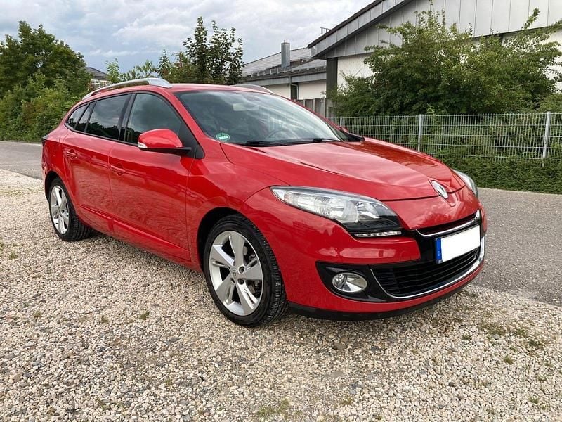 Rot Gebraucht 2013 Renault Mégane GrandTour Dynamique Kombi | 3.300 € (Superpreis) - Bild 1/4
