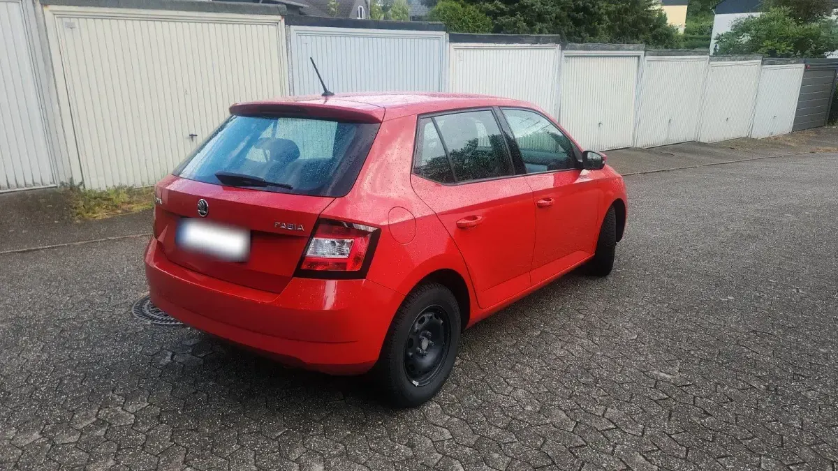 Gebraucht Skoda Fabia Ambition 60 PS (44 kW) 2017 Rot Kleinwagen
