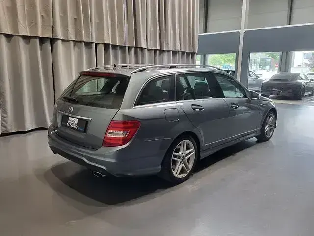 Gebraucht Mercedes C350 AMG line 306 PS (225 kW) 2011 Alabandingrau Kombi