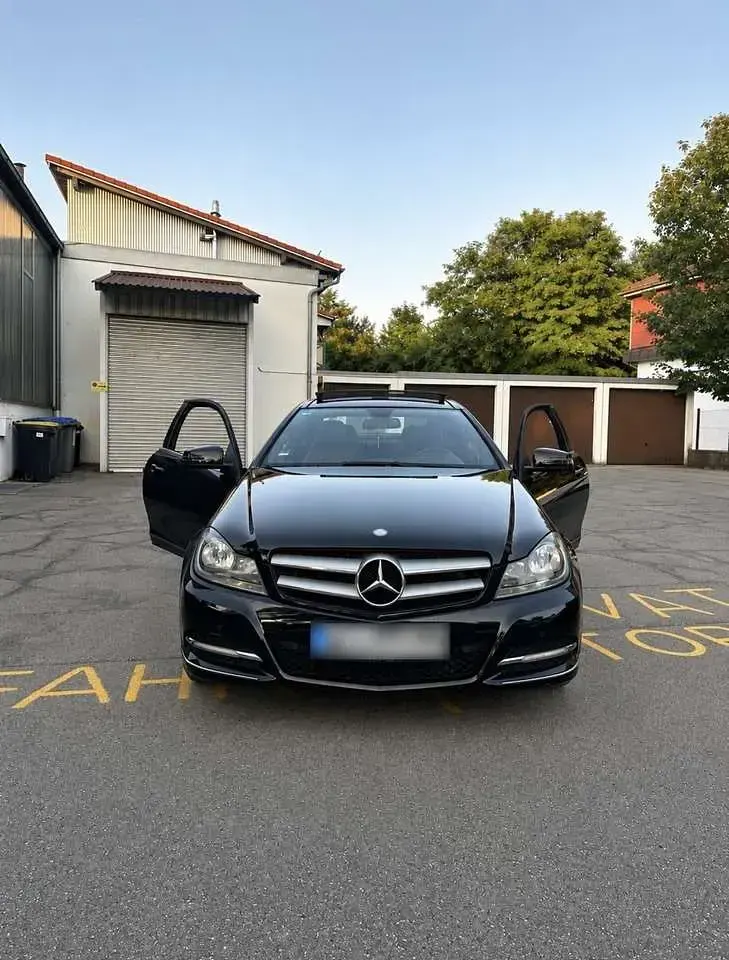 Gebraucht Mercedes C220 170 PS (125 kW) 2011 Schwarz Coupé
