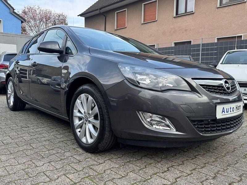 Gebraucht Opel Astra 110 PS (80 kW) 2012 Grau Limousine