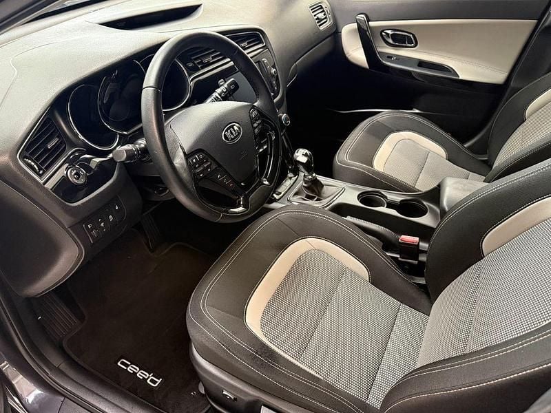 Gebraucht Kia Ceed DREAM-TEAM Edition 101 PS (74 kW) 2018 Grau Kleinwagen