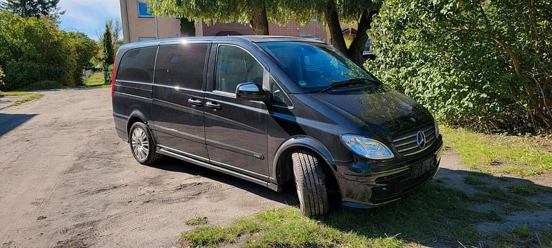 Schwarz Gebraucht 2010 Mercedes Viano Van / Kleinbus | 9.800 € (Teuer) - Bild 1/4