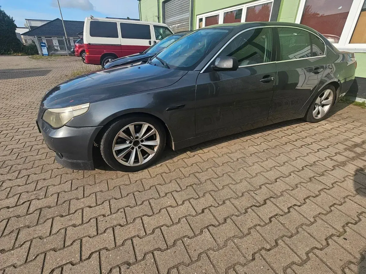 Gebraucht BMW 525 177 PS (130 kW) 2005 Grau Limousine