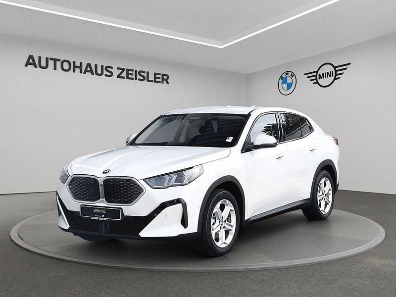 Gebraucht BMW iX2 Shadowline 150 kW (204 PS) 2025 Alpinweiß uni SUV