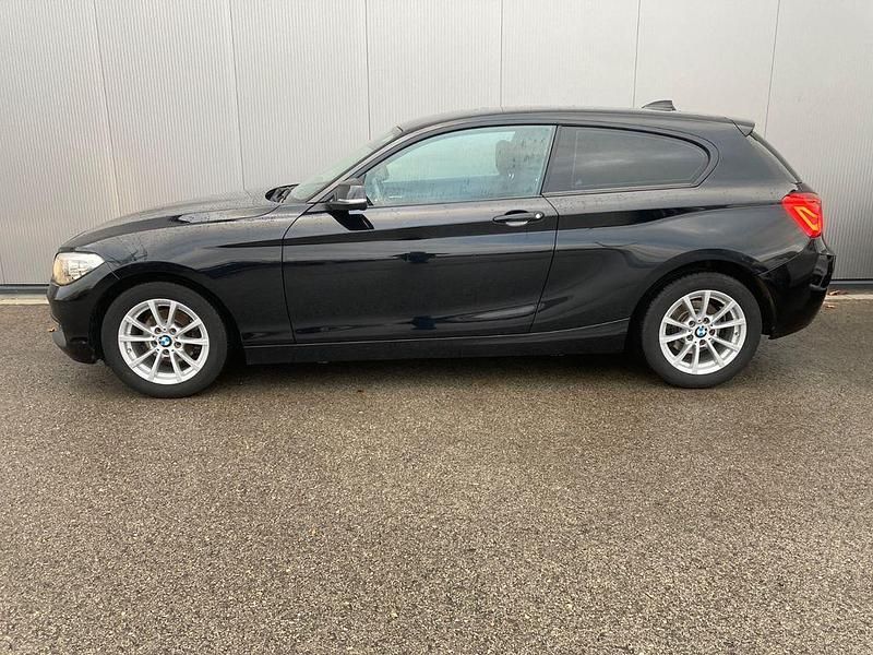 Schwarz Gebraucht 2016 BMW 116 Sport Line Kleinwagen | 10.999 € (Fairer Preis) - Bild 1/4
