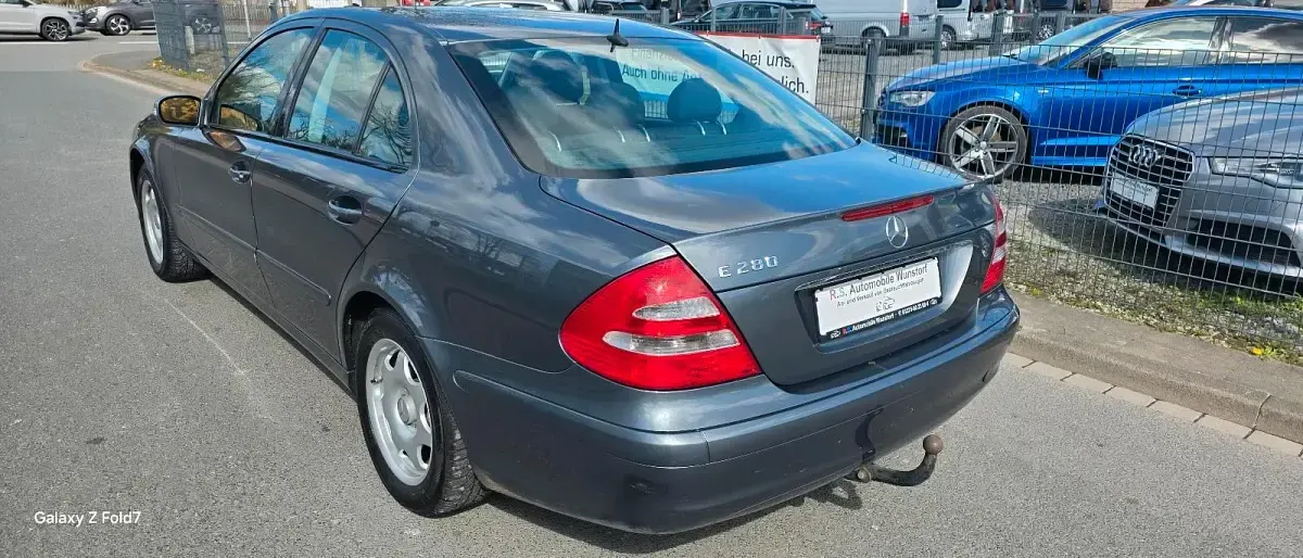 Używany Mercedes E280 231 KM (169 kW) 2005 Szary Sedan/Limuzyna